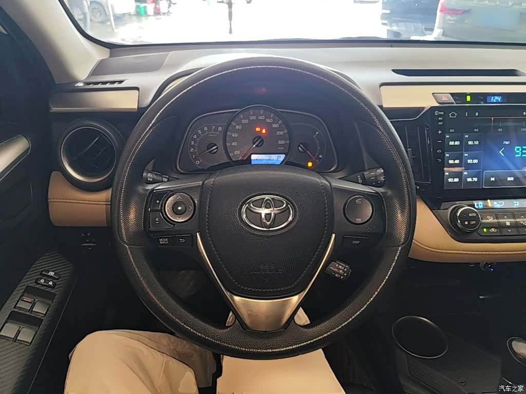 Toyota RAV4, 2016 11