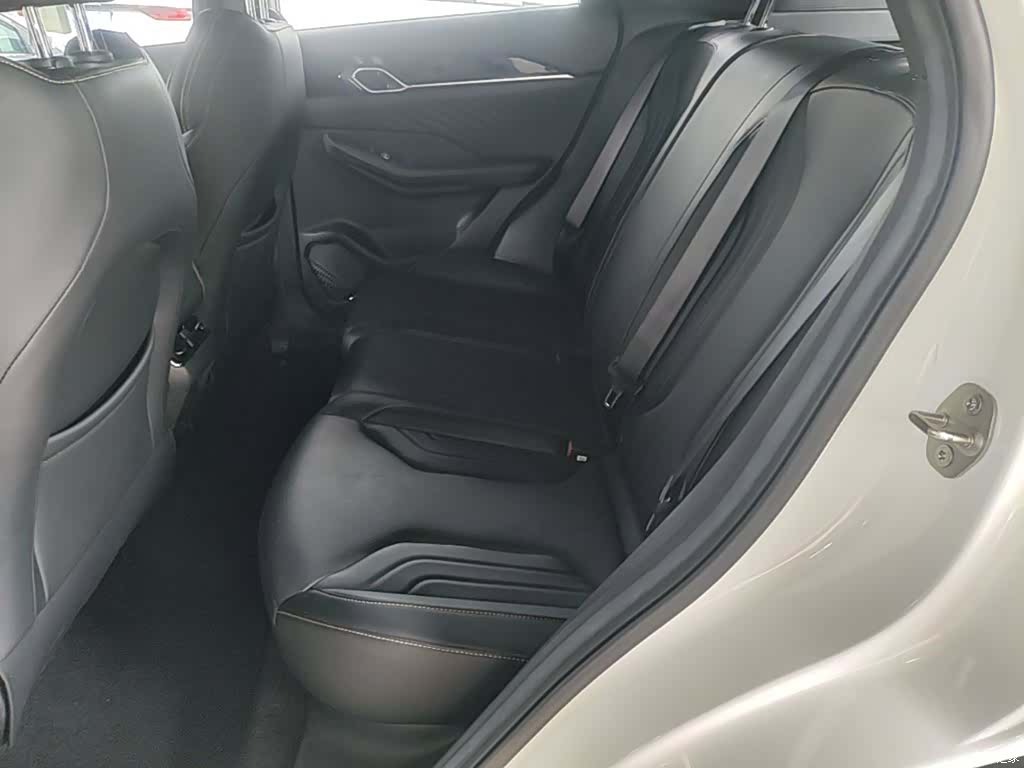 Geely Coolray, 2025 17