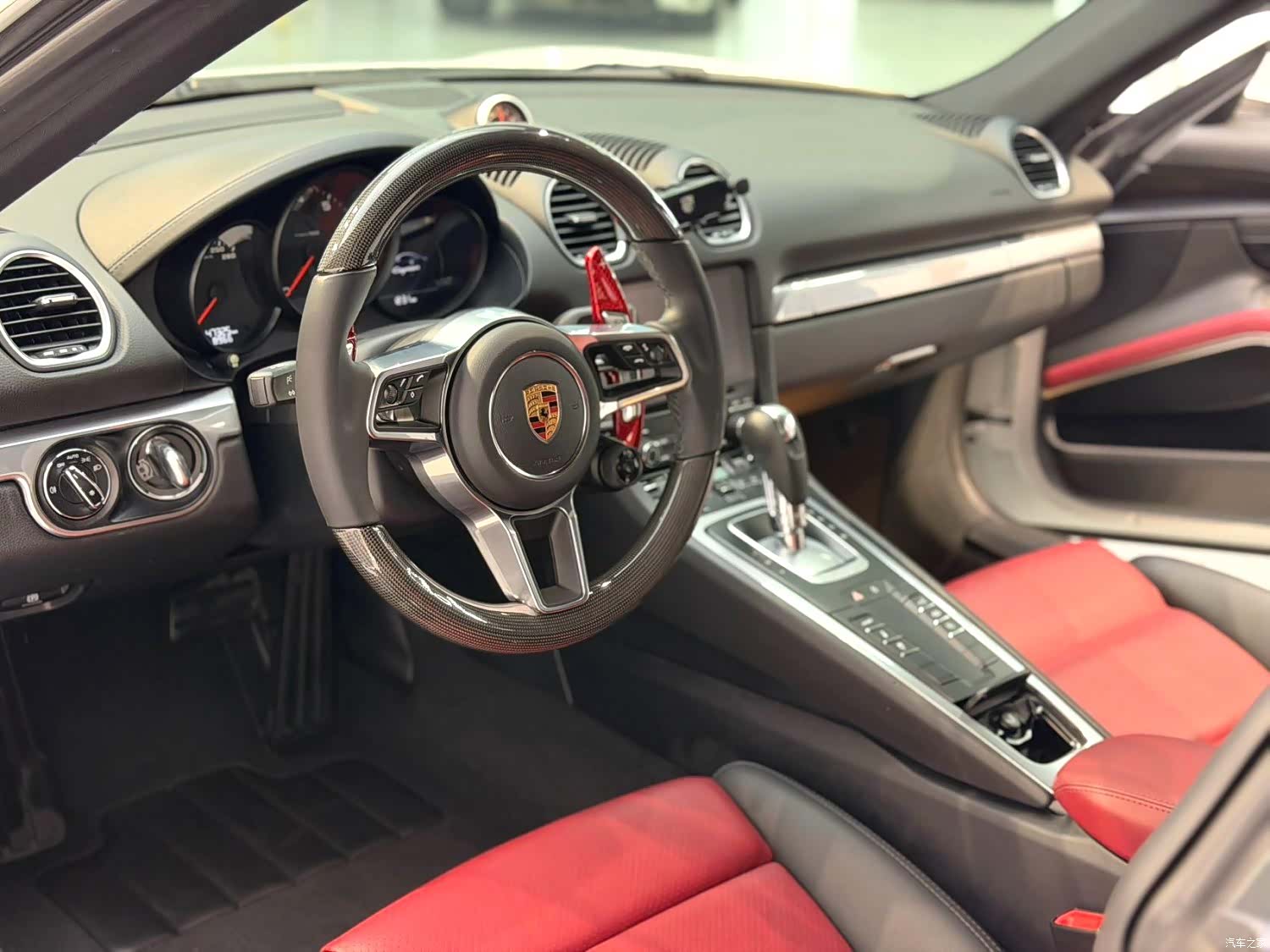 Porsche Cayman, 2019 все фото