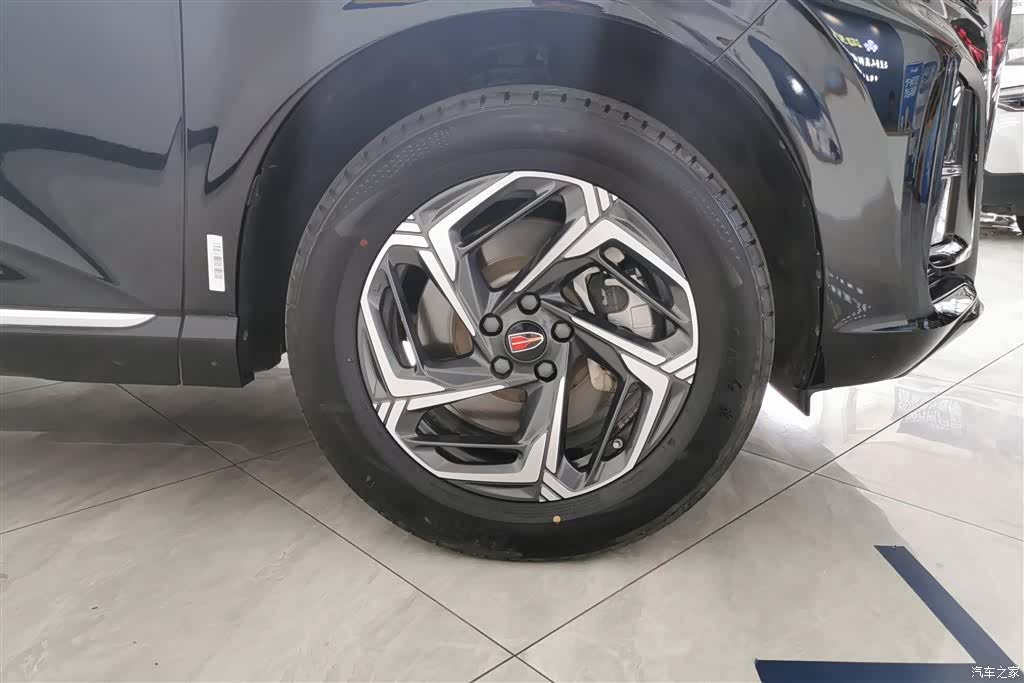 Hongqi HS3, 2024 6