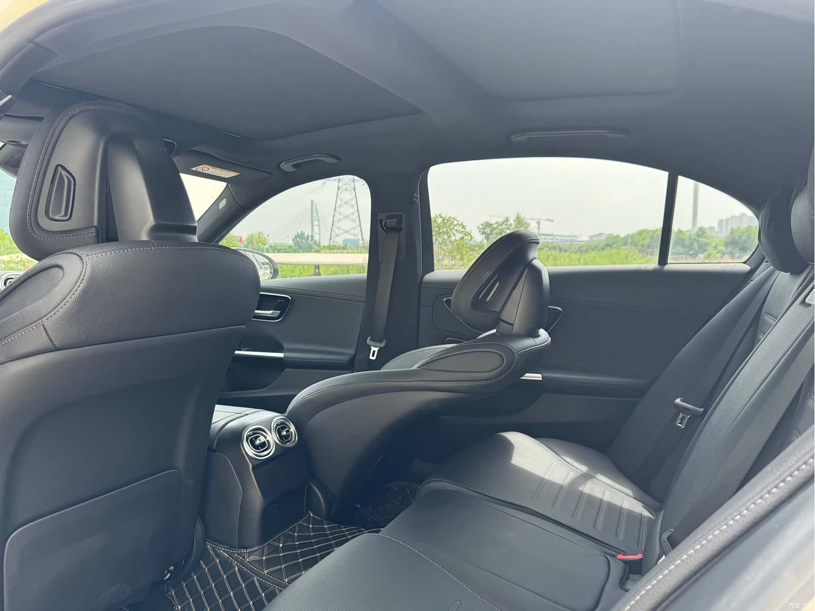 Mercedes-Benz C-Class, 2023 14