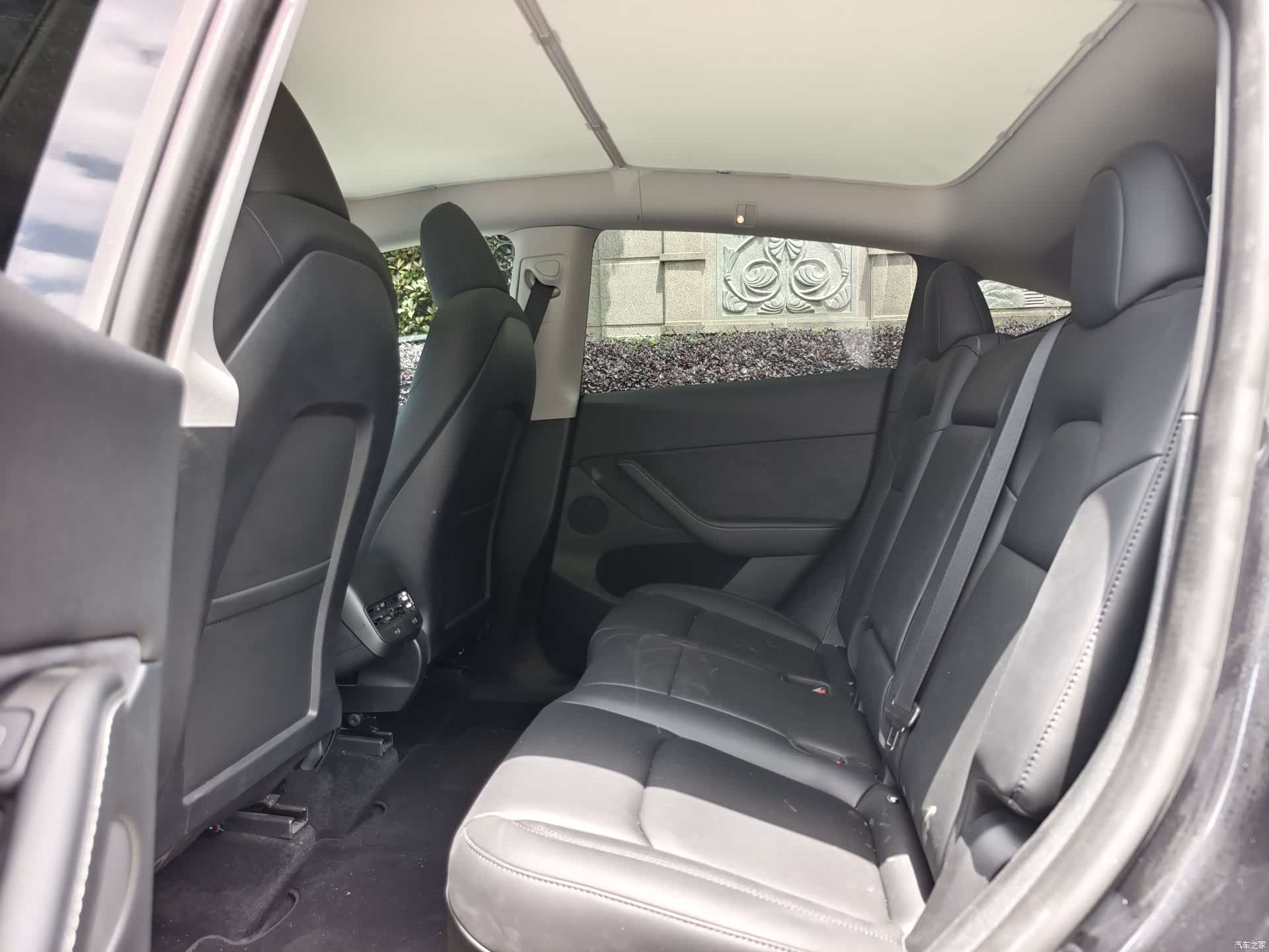Tesla Model Y, 2025 8