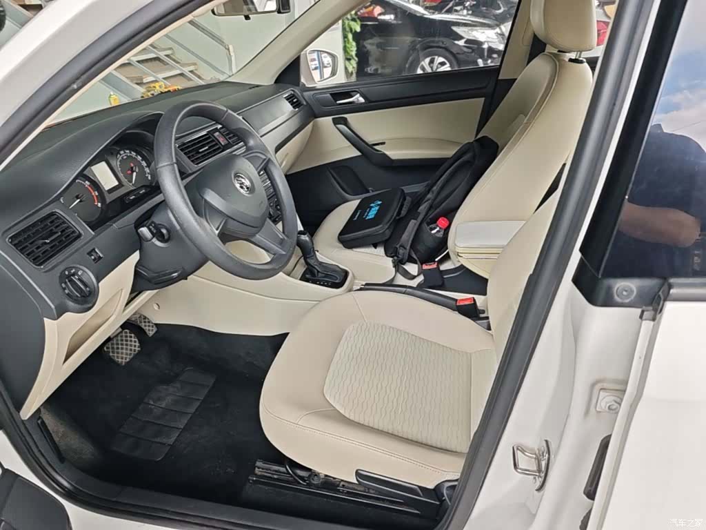 Skoda Rapid, 2016 7