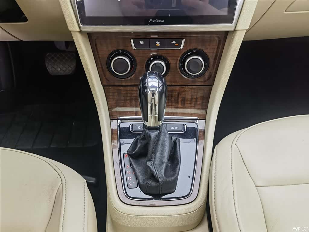 Volkswagen Lavida, 2013 13