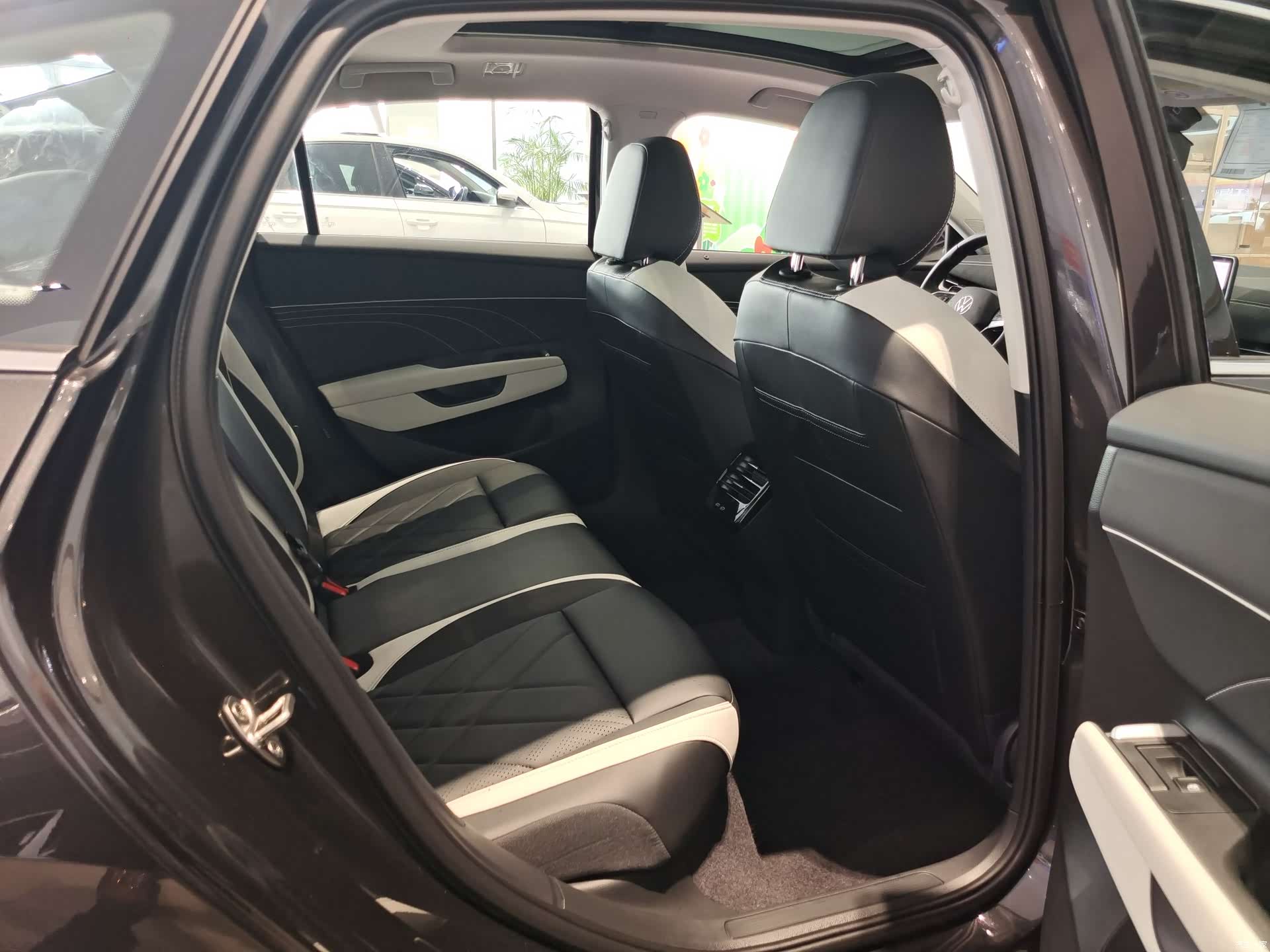Volkswagen Sagitar, 2025 9