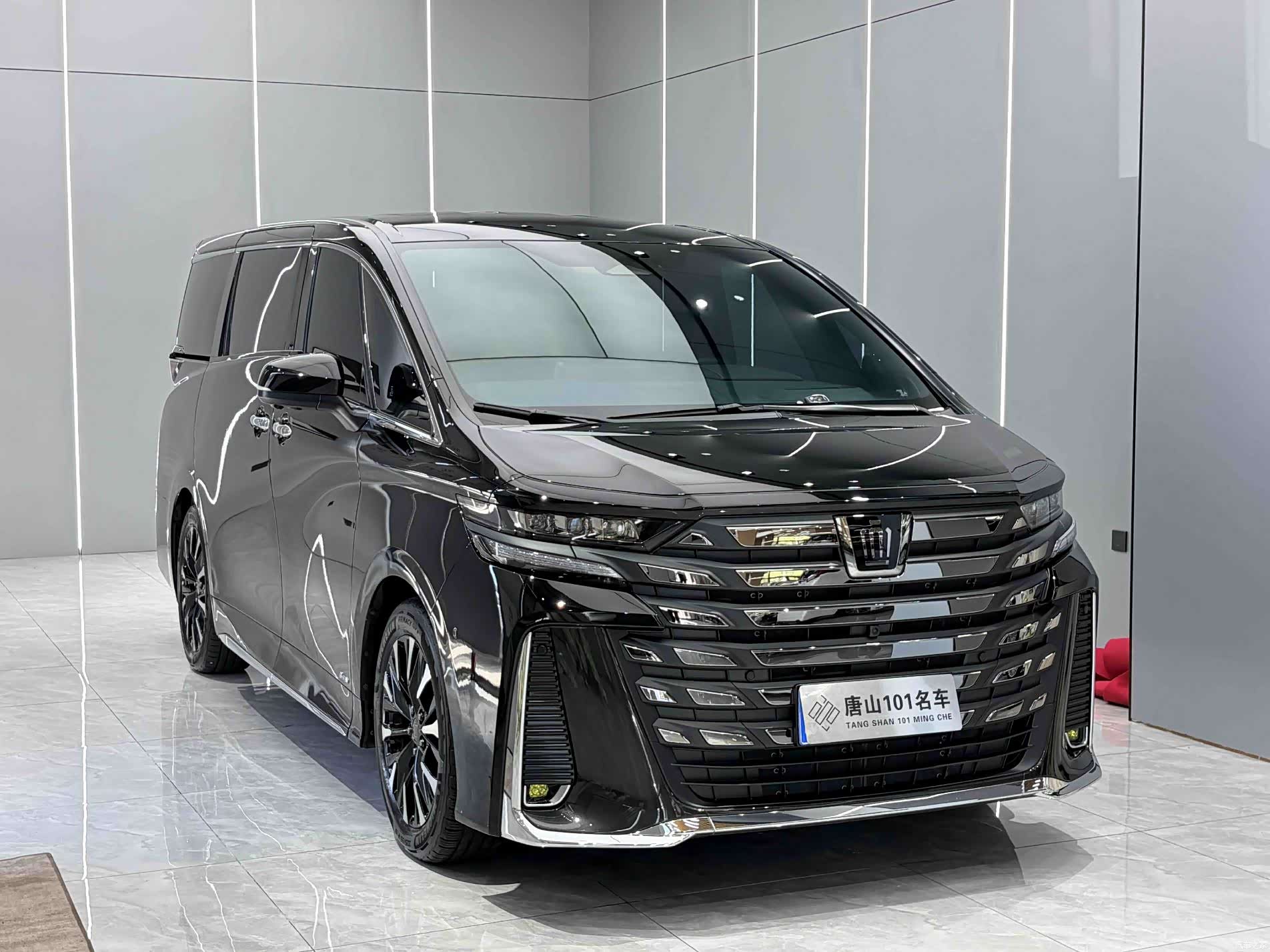 Toyota Vellfire, 2025 3