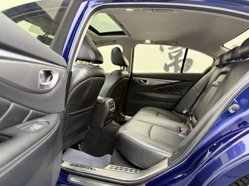 Infiniti Q50L