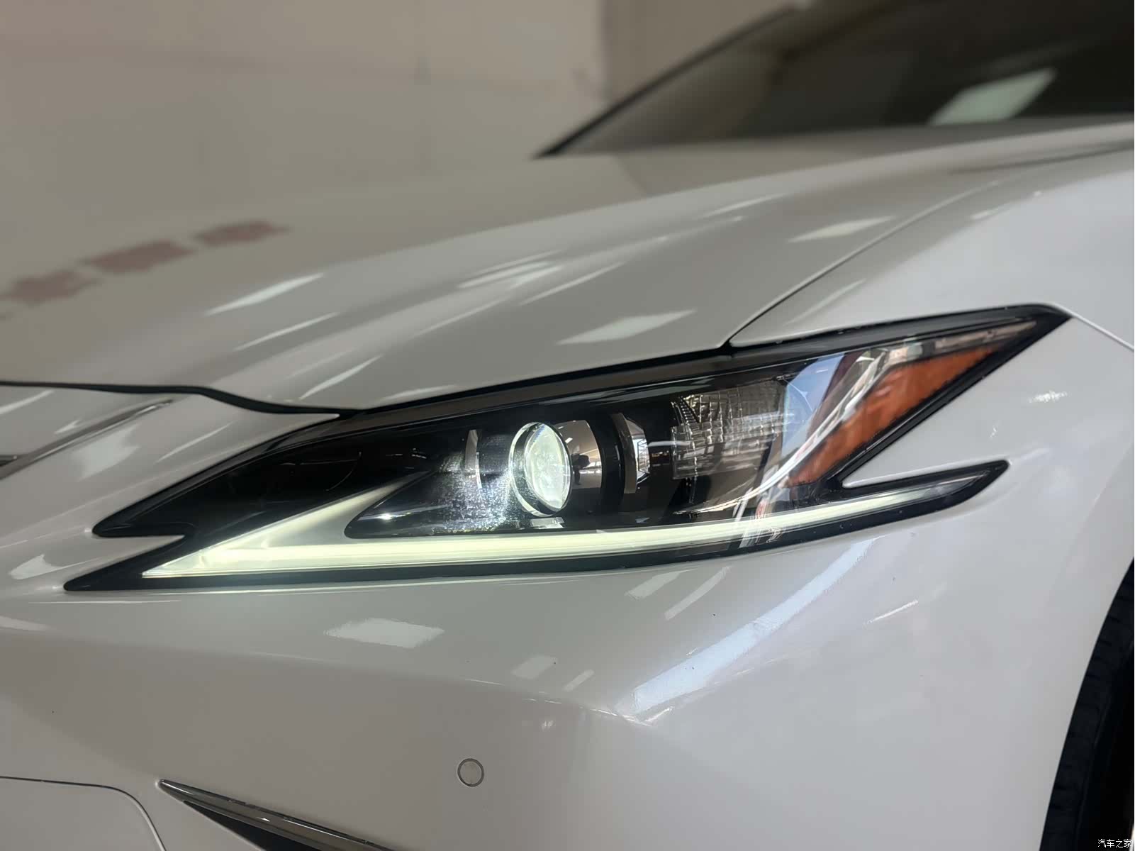 Lexus ES, 2023 4