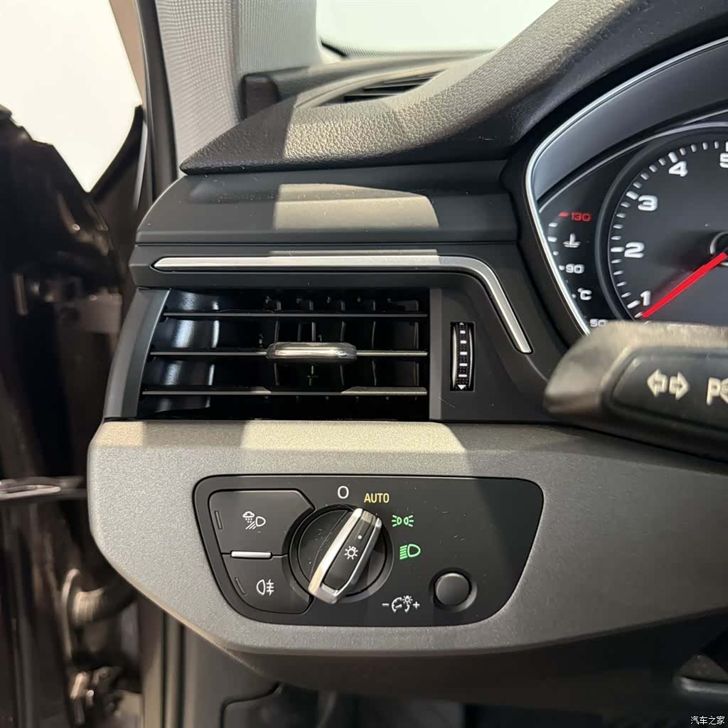 Audi A4L, 2019 11