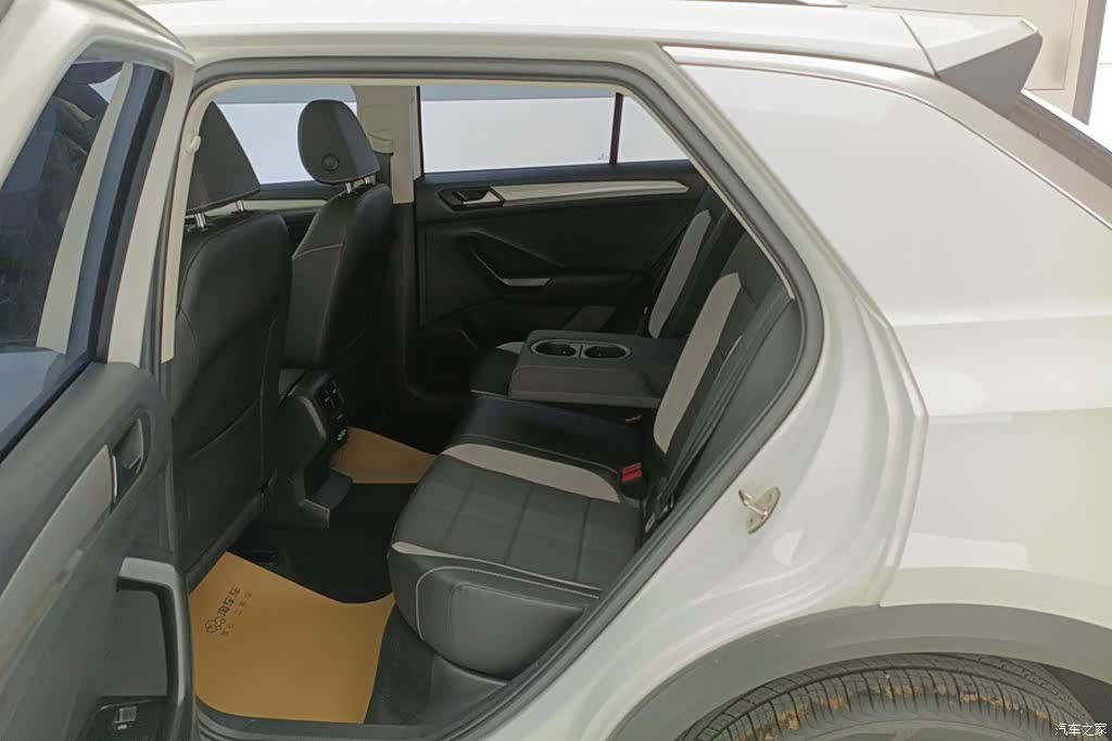 Volkswagen T-ROC, 2023 11