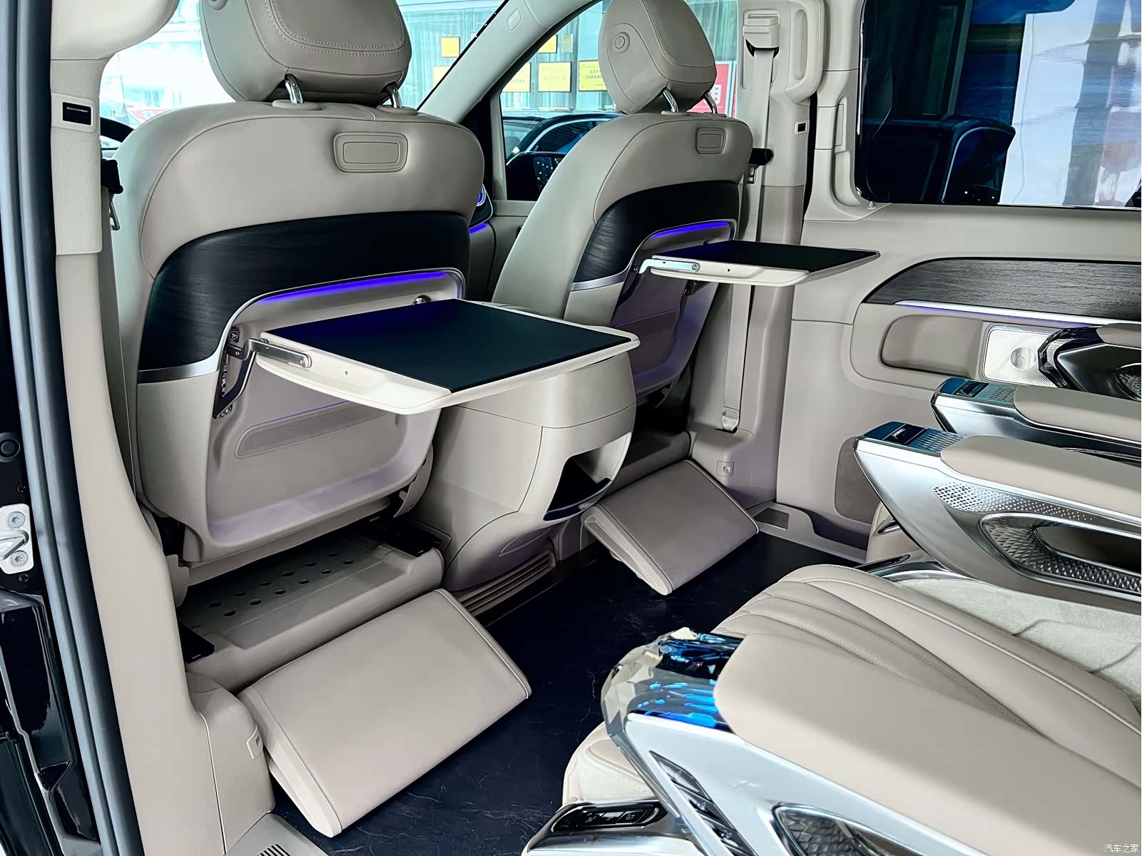 Mercedes-Benz V-Class, 2025 23