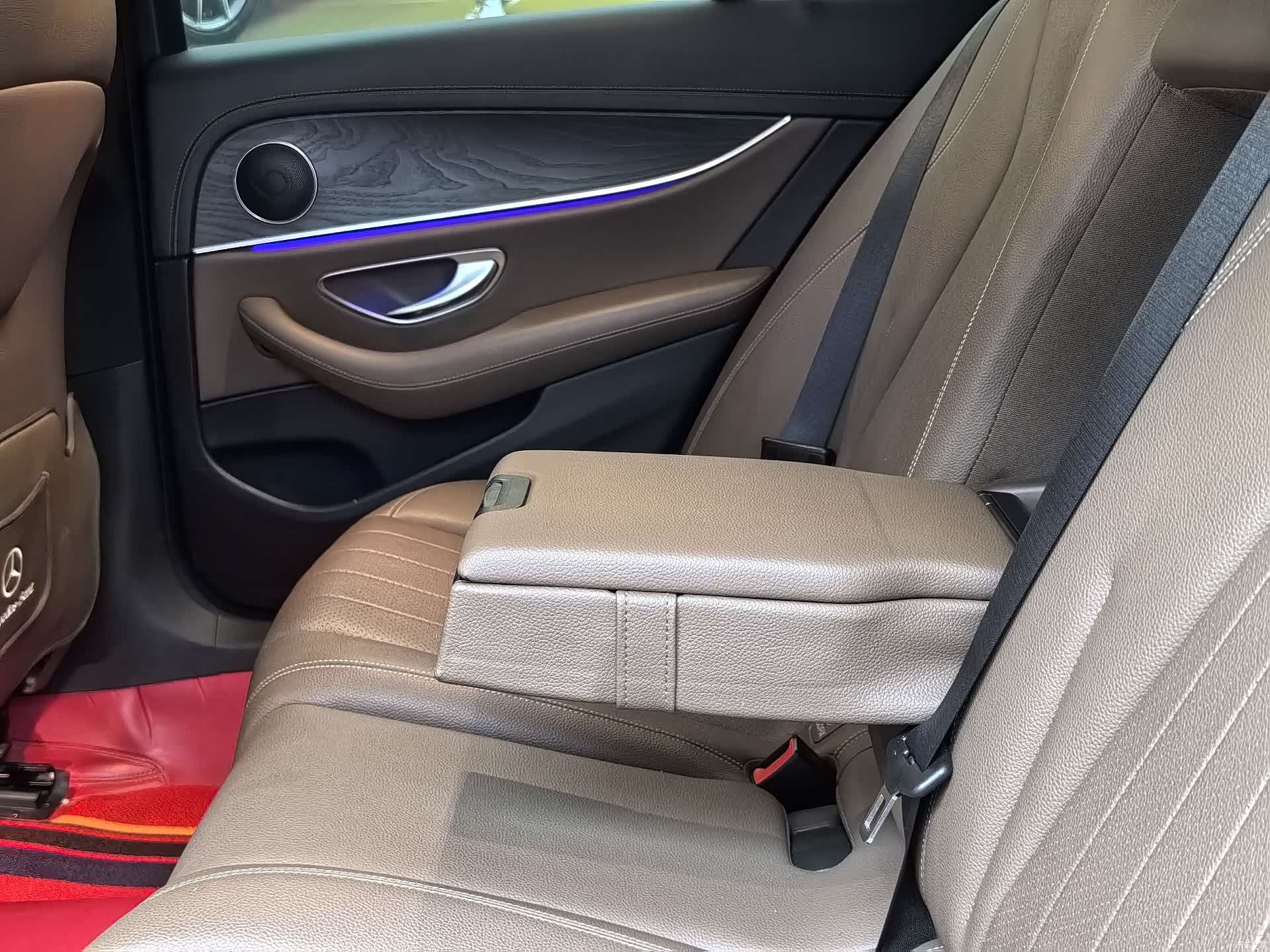 Mercedes-Benz E-Class, 2021 23