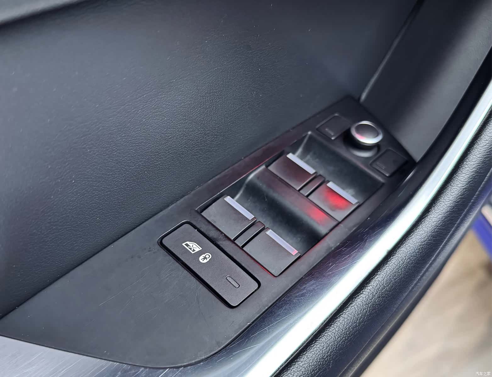 Land Rover XEL, 2020 11