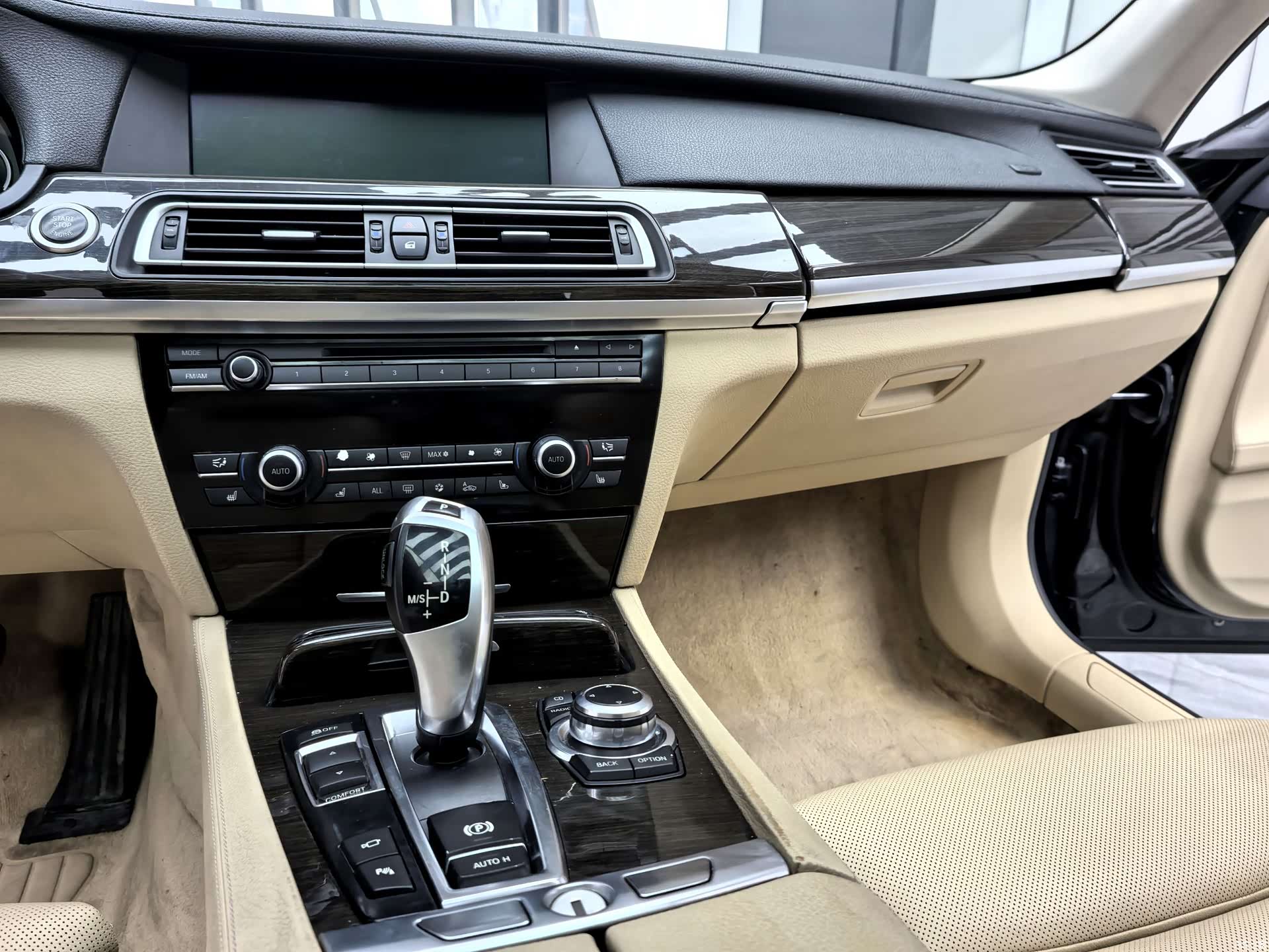 BMW 7 Series, 2011 8