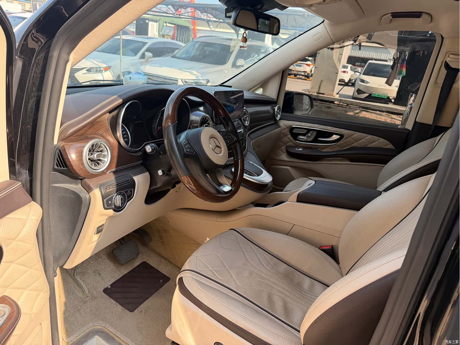 Mercedes-Benz V-Class, 2020 7