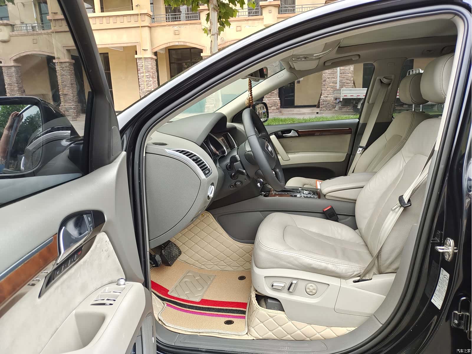 Audi Q7, 2012 4