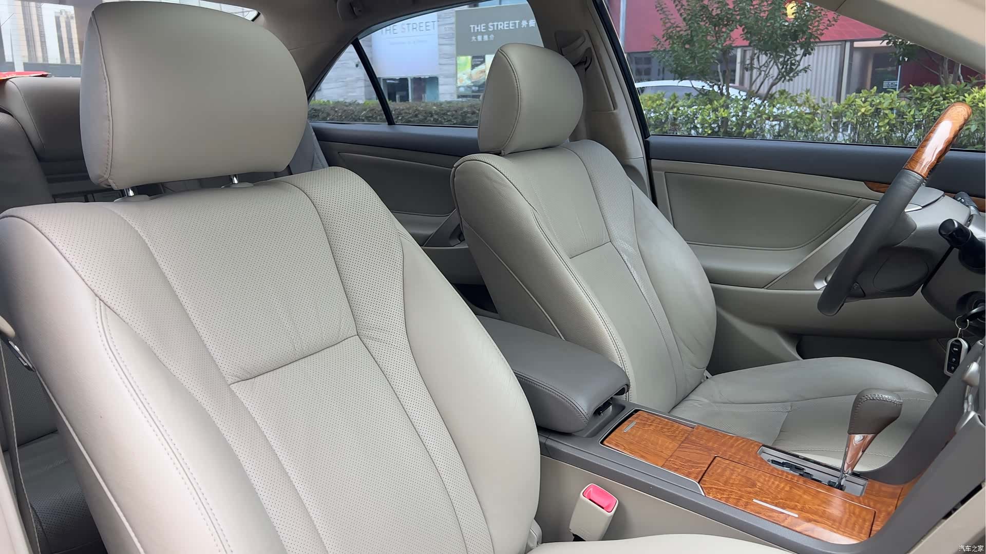 Toyota Camry, 2011 16