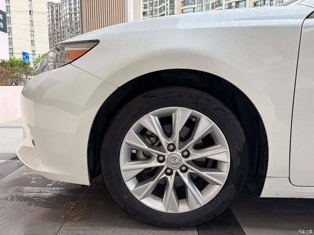 Lexus ES, 2013 11