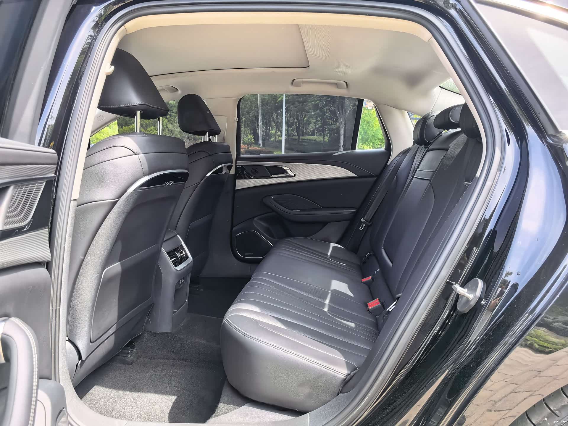 Hongqi H5, 2023 11
