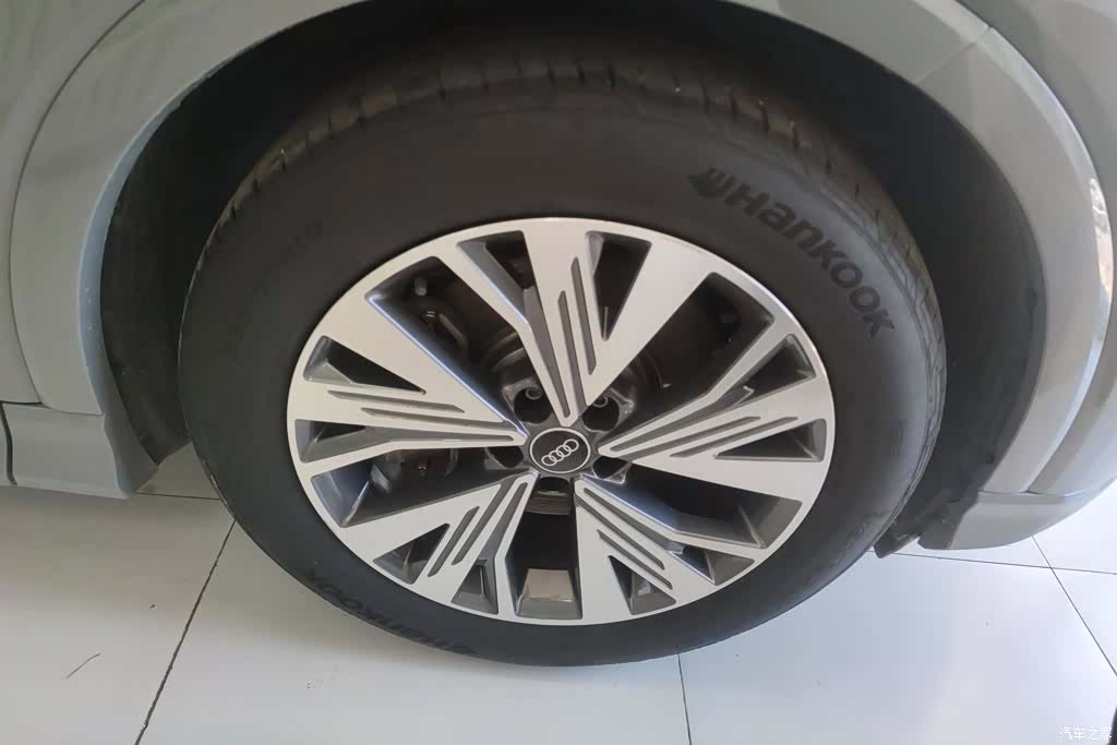 Audi Q4 e-tron, 2024 6
