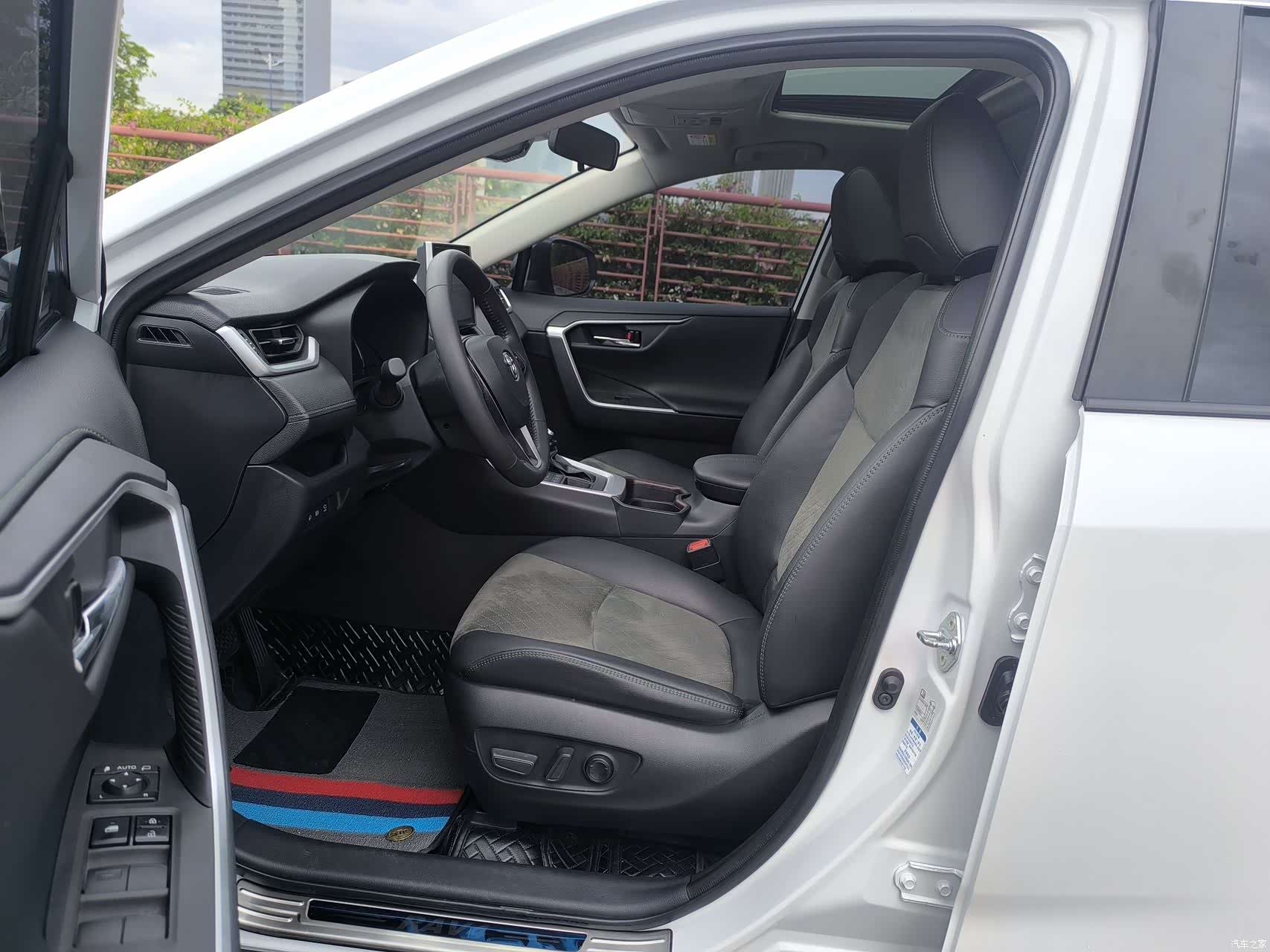 Toyota RAV4, 2023 8