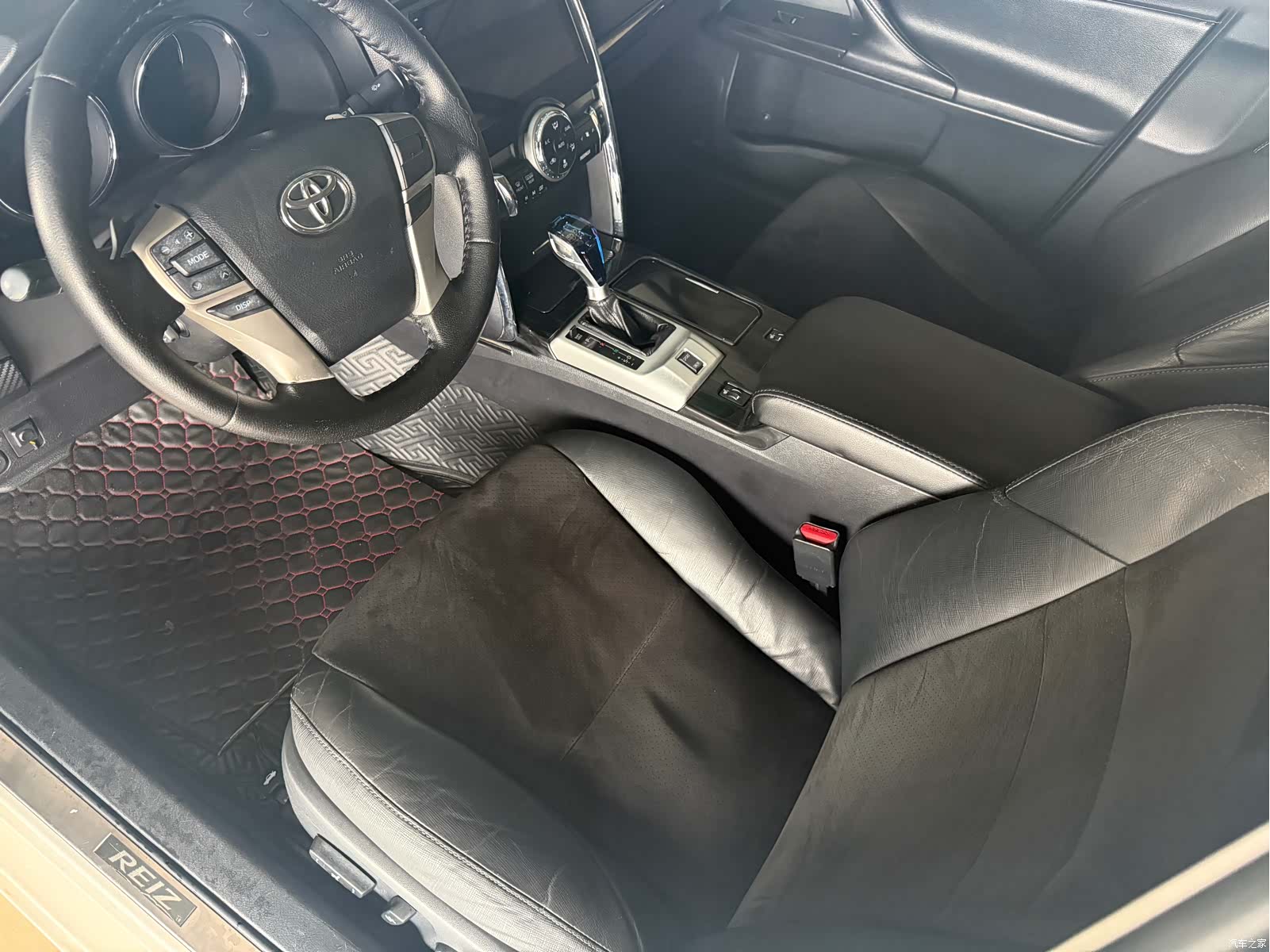Toyota 2.5V, 2012 6