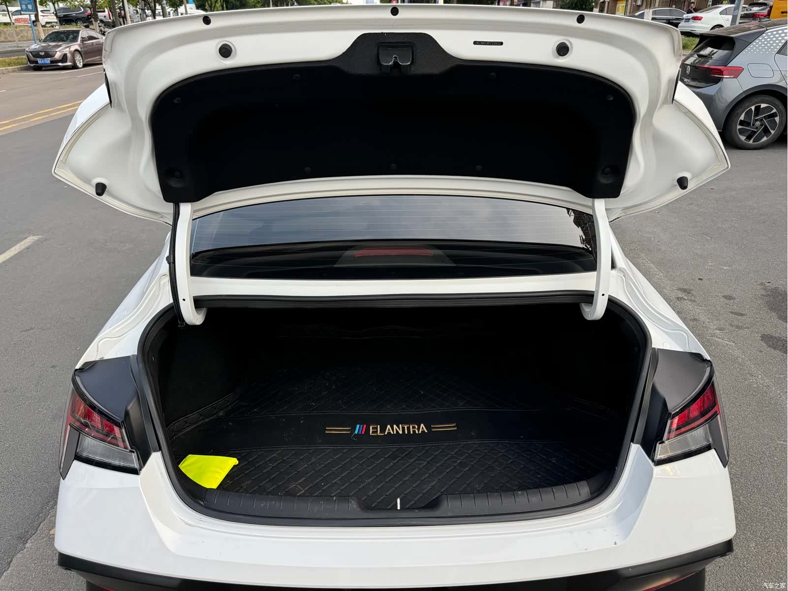 Hyundai Elantra, 2023 12