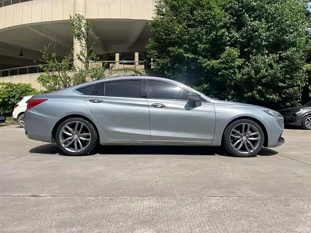 Hongqi H5, 2018 9