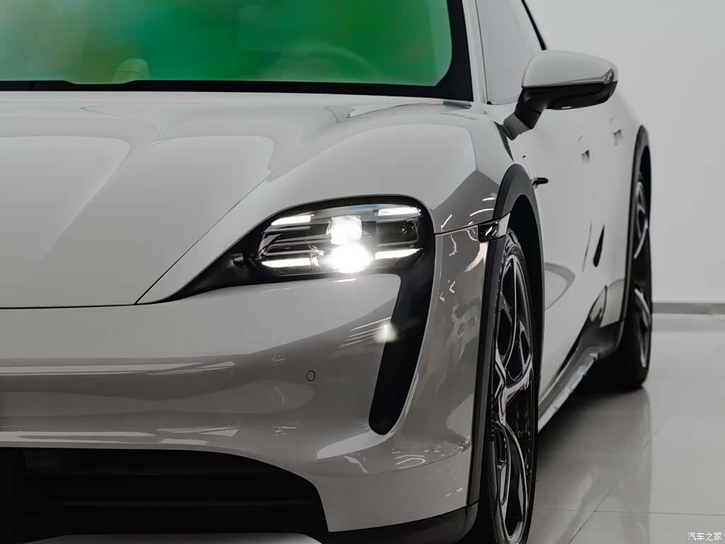 Porsche Taycan, 2023 12