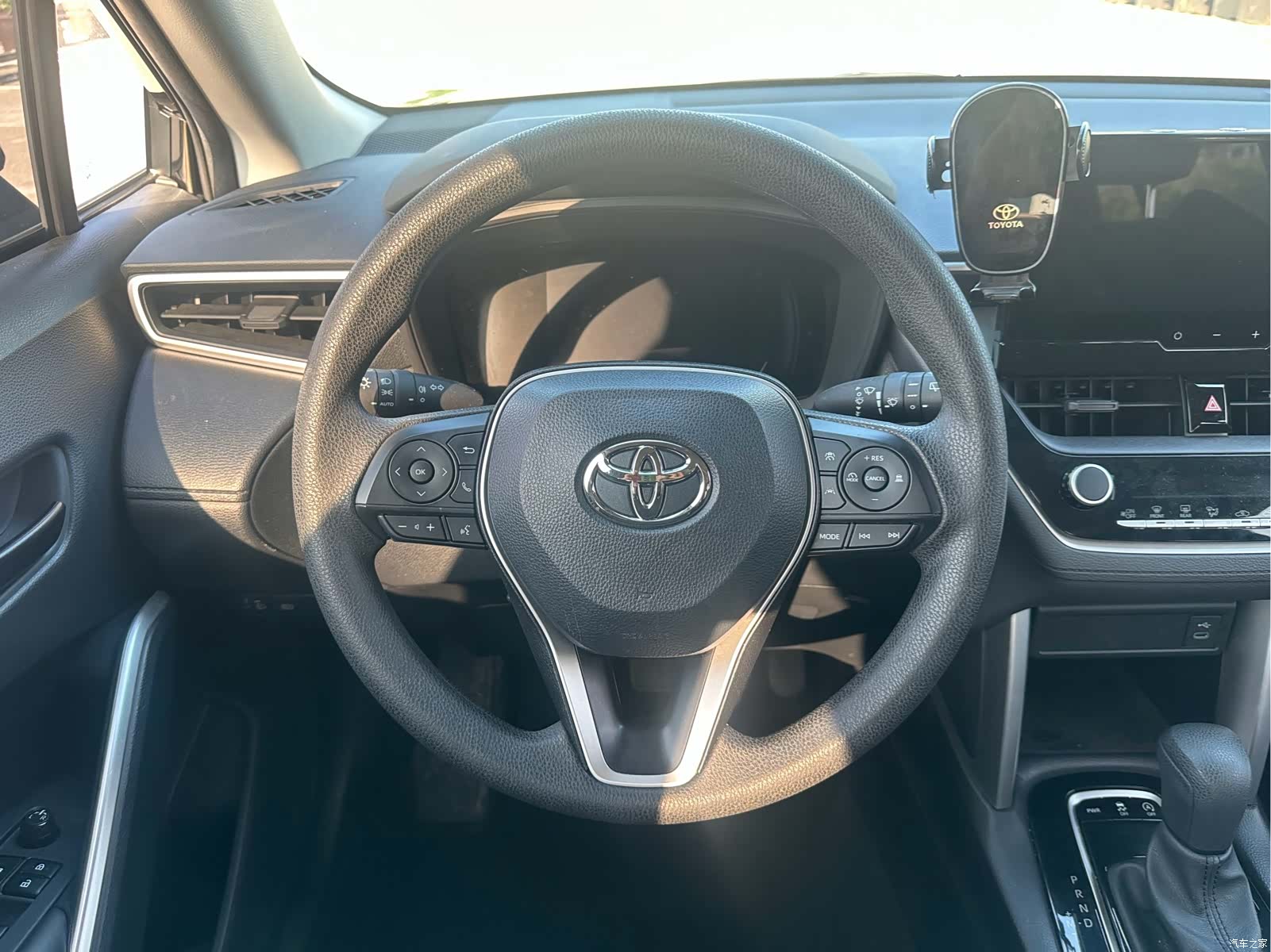 Toyota Frontlander, 2023 13