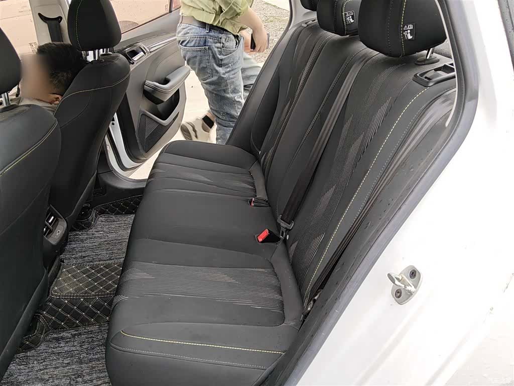 Roewe i5, 2022 15
