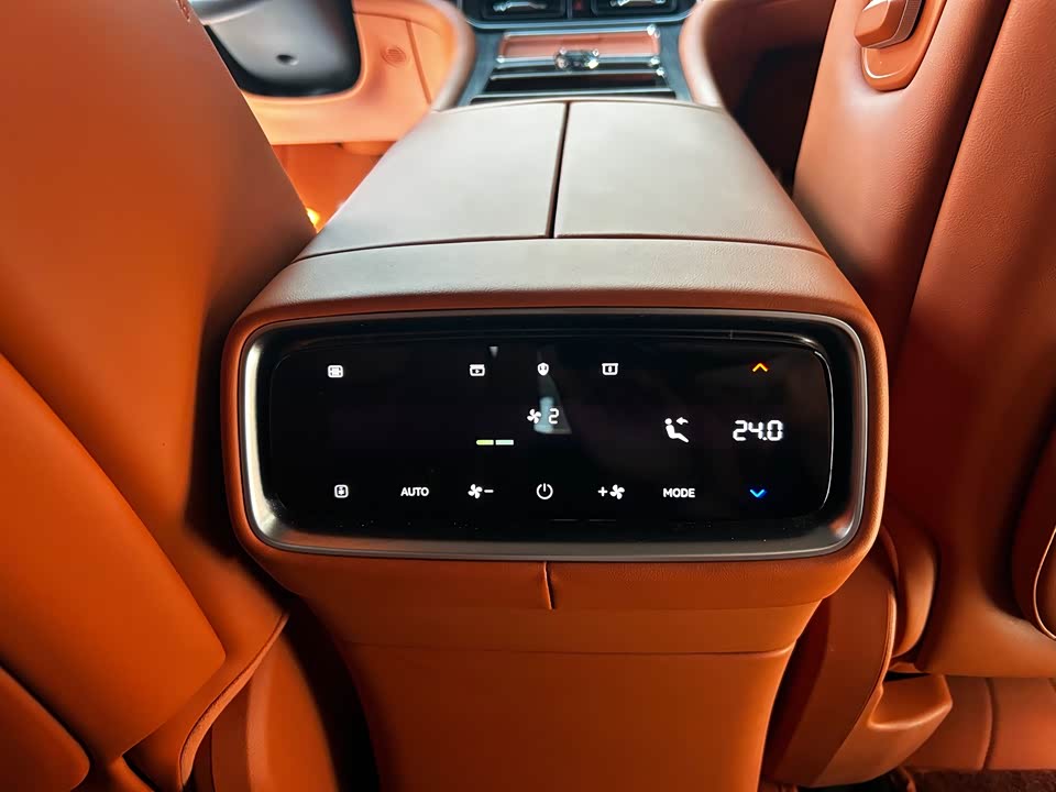 AITO Ask the world M9