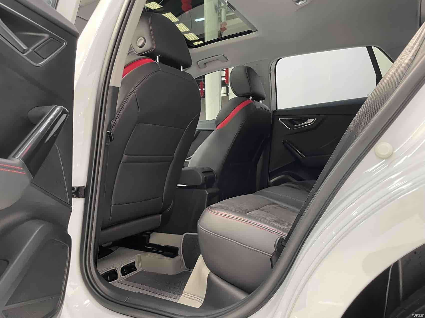 Audi Q2L, 2023 10