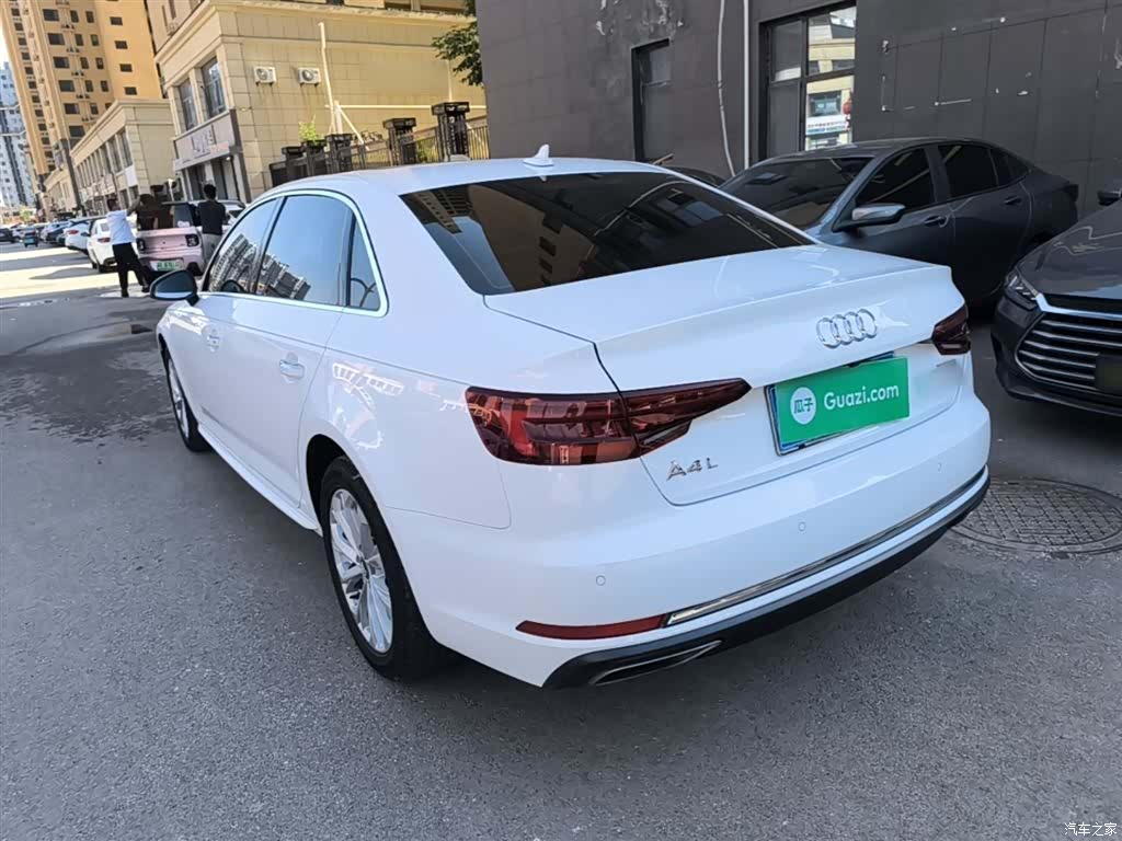 Audi A4L, 2020 все фото