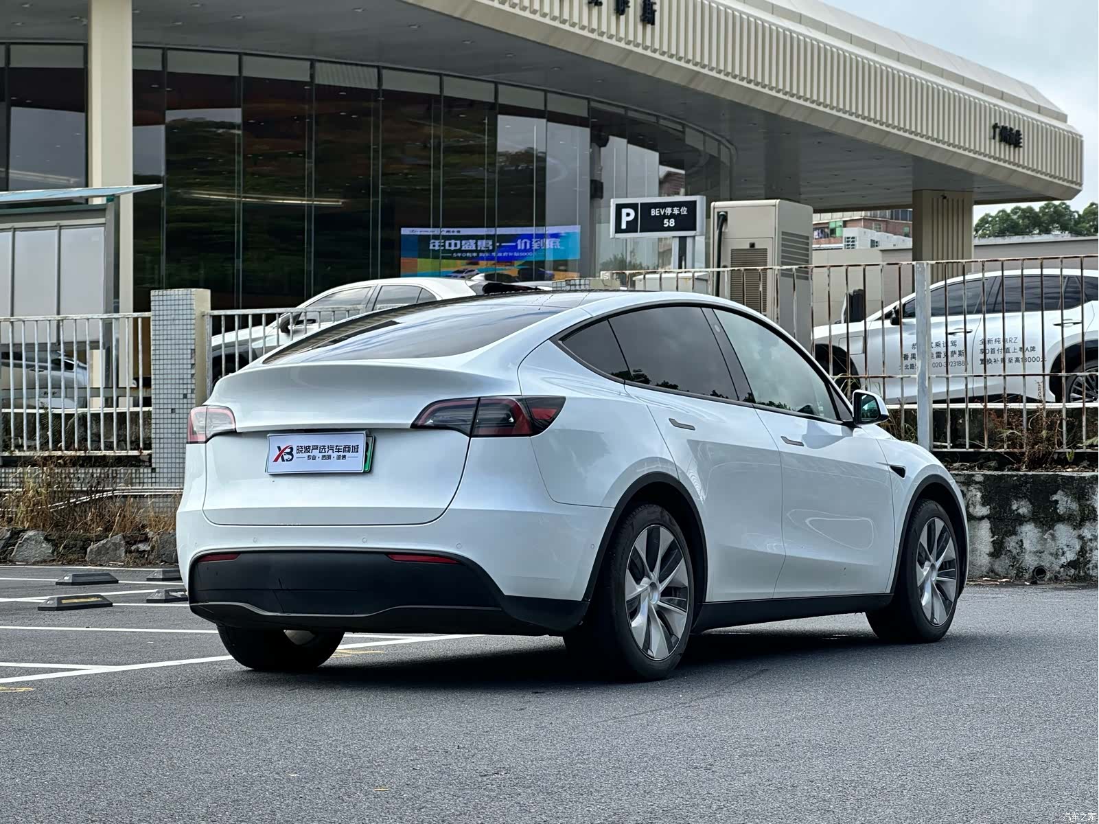 Tesla Model Y, 2023 4