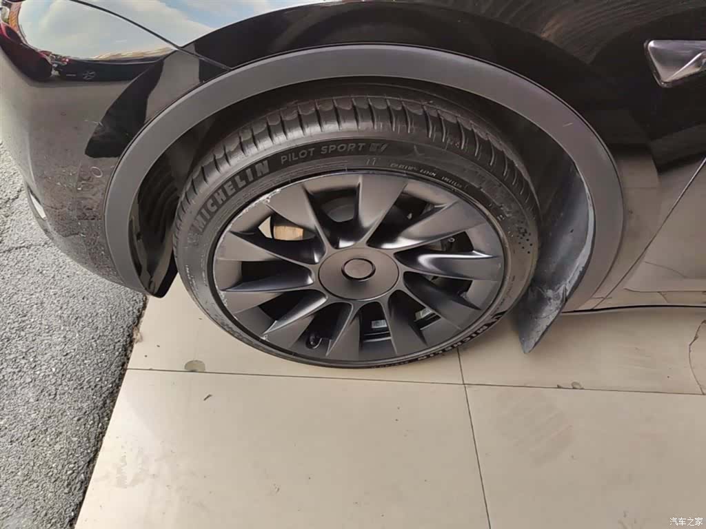 Tesla Model Y, 2022 23