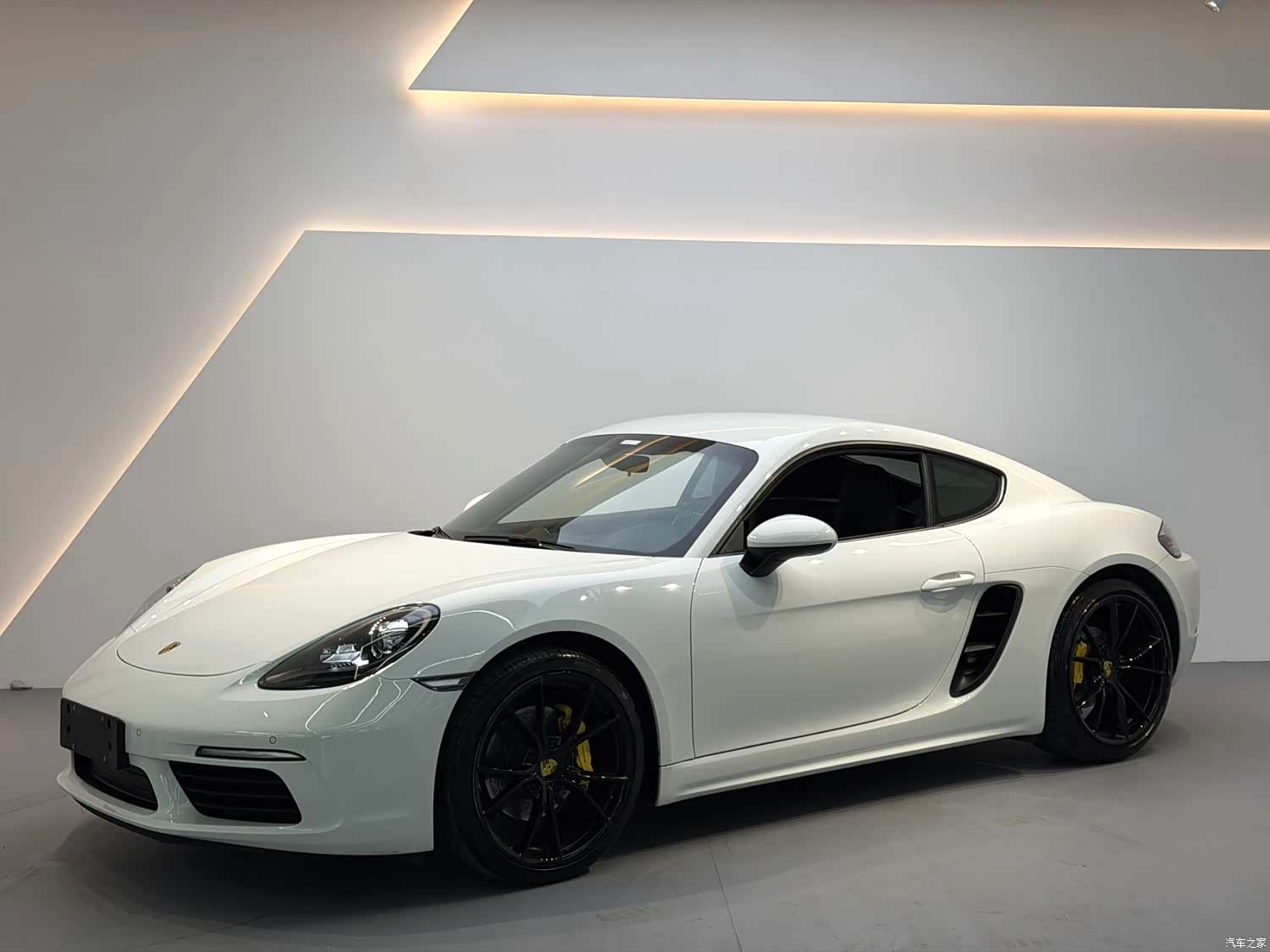 Porsche Cayman, 2019 1