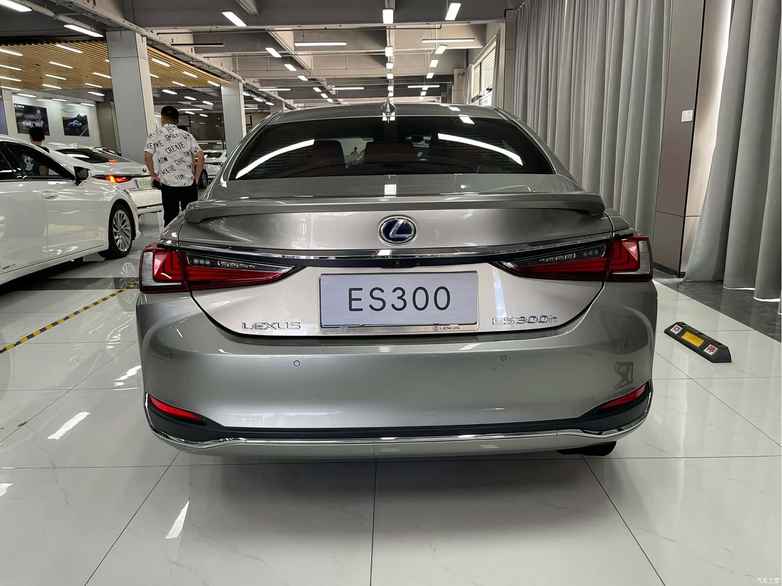Lexus ES, 2019 8