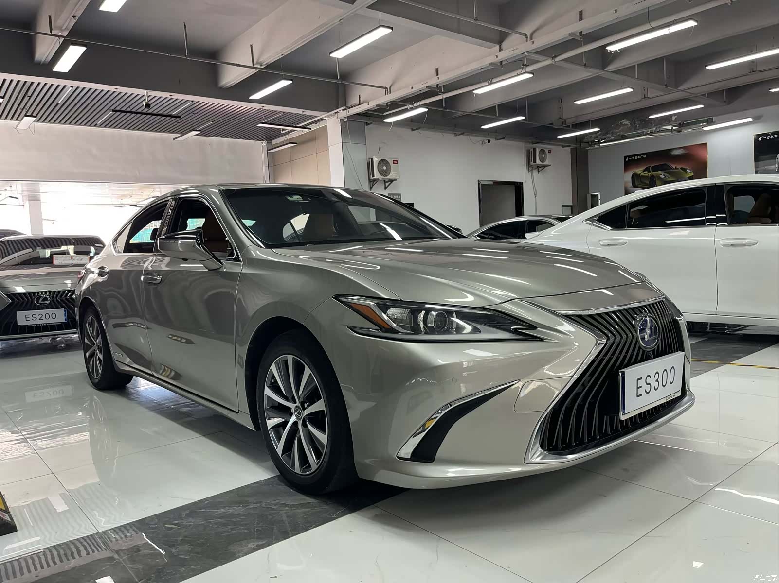 Lexus ES, 2019 3