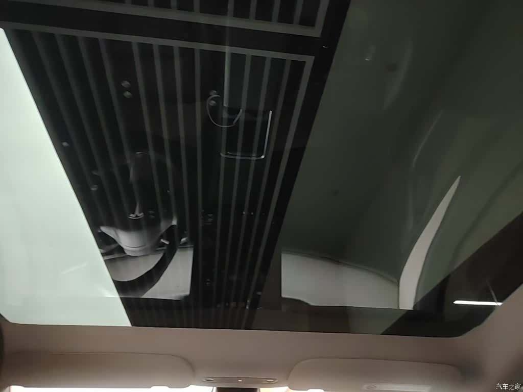 Tesla Model Y, 2023 18