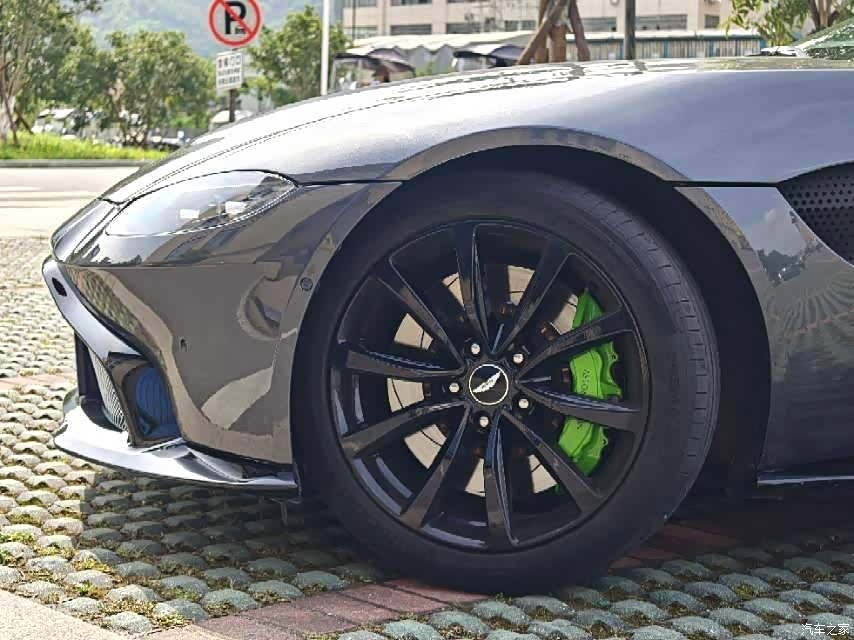 Aston Martin Vantage, 2019 8