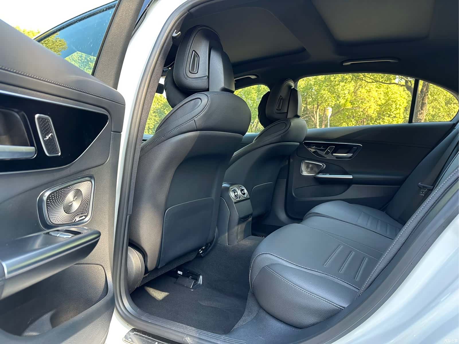Mercedes-Benz C-Class, 2024 7