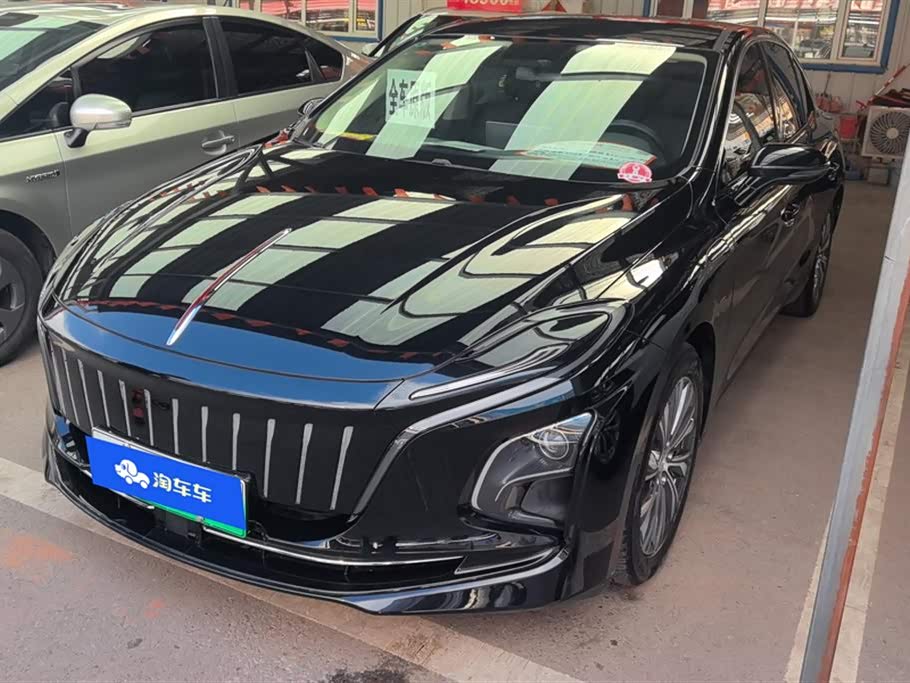 Hongqi E-QM5