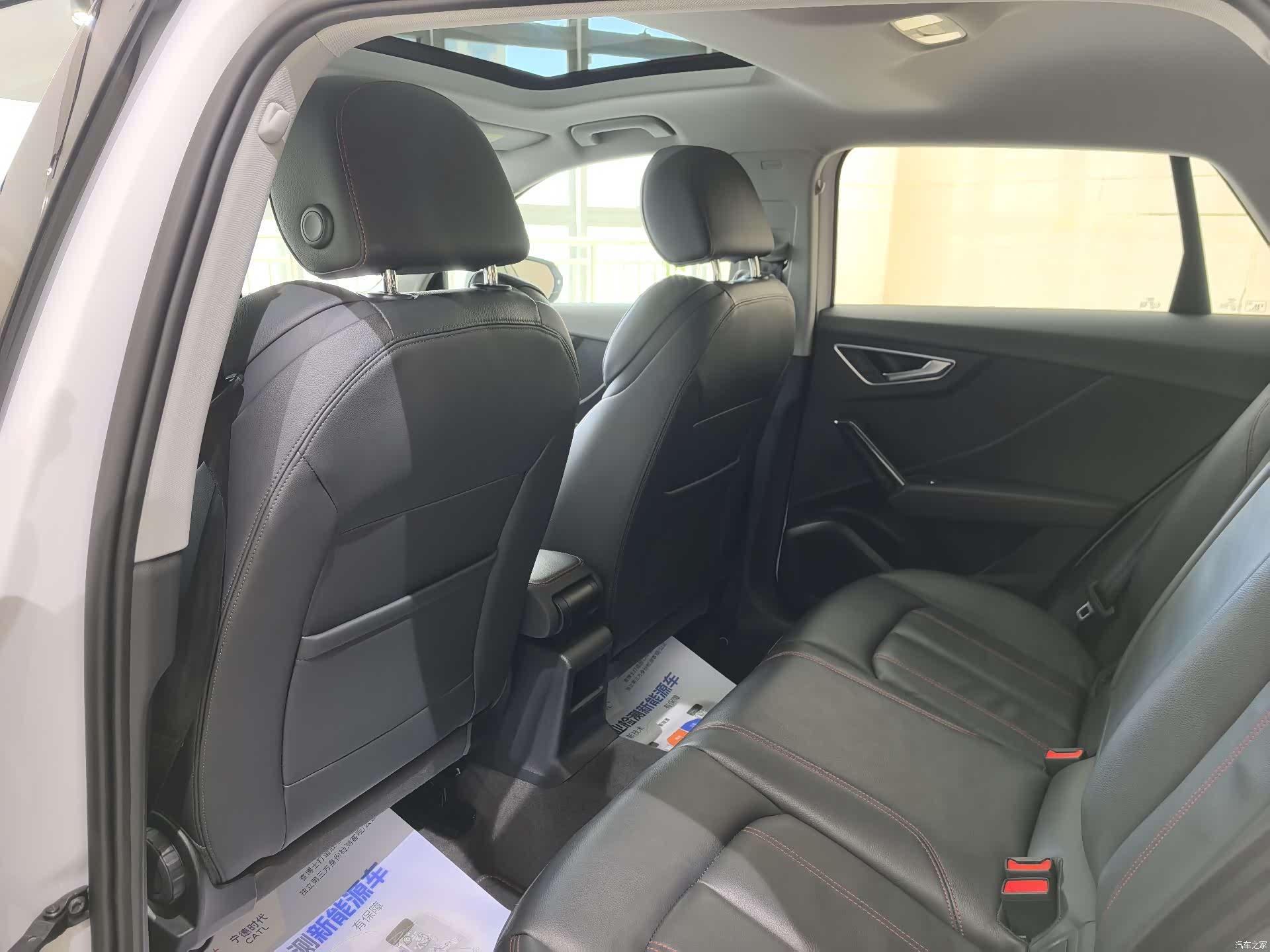 Audi Q2L, 2023 все фото