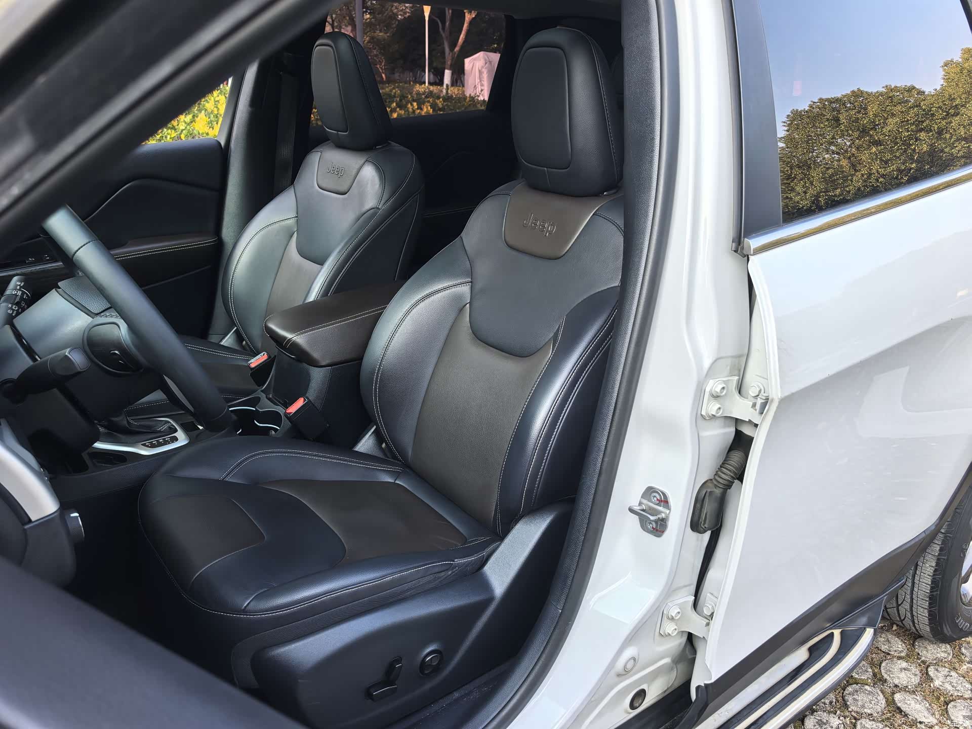 Jeep Cherokee, 2021 24