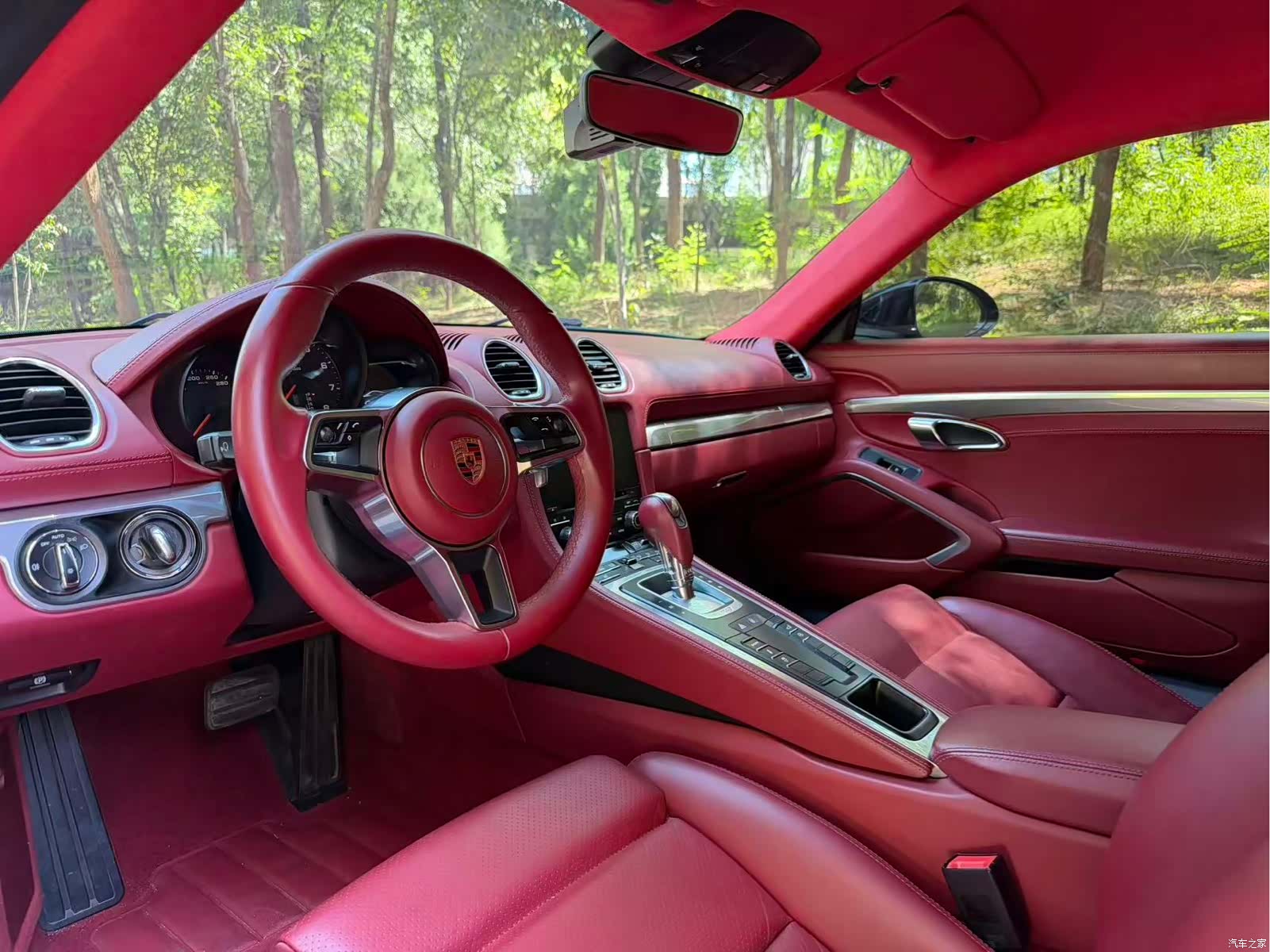 Porsche Cayman, 2017 все фото