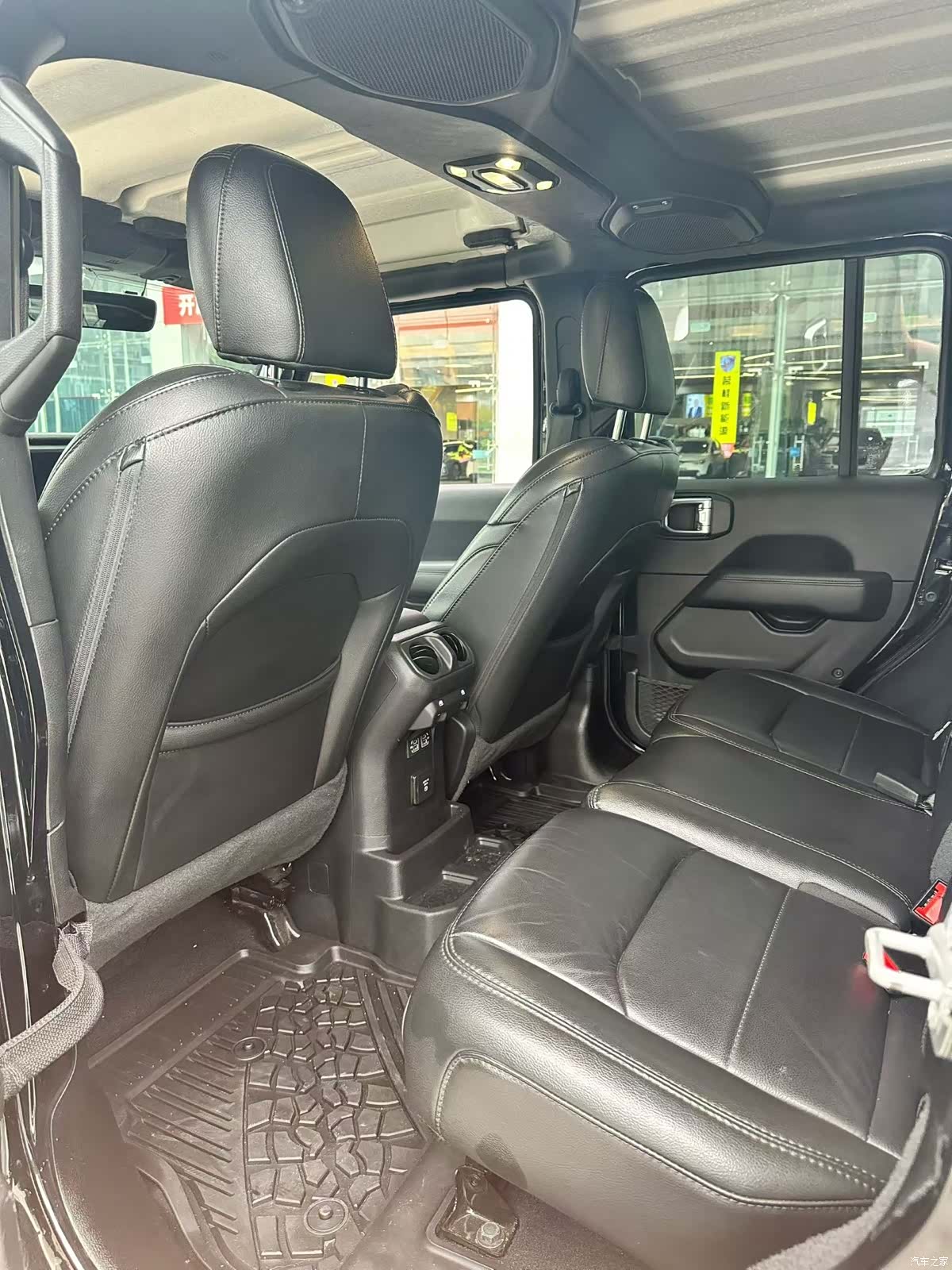 Jeep Wrangler, 2023 8