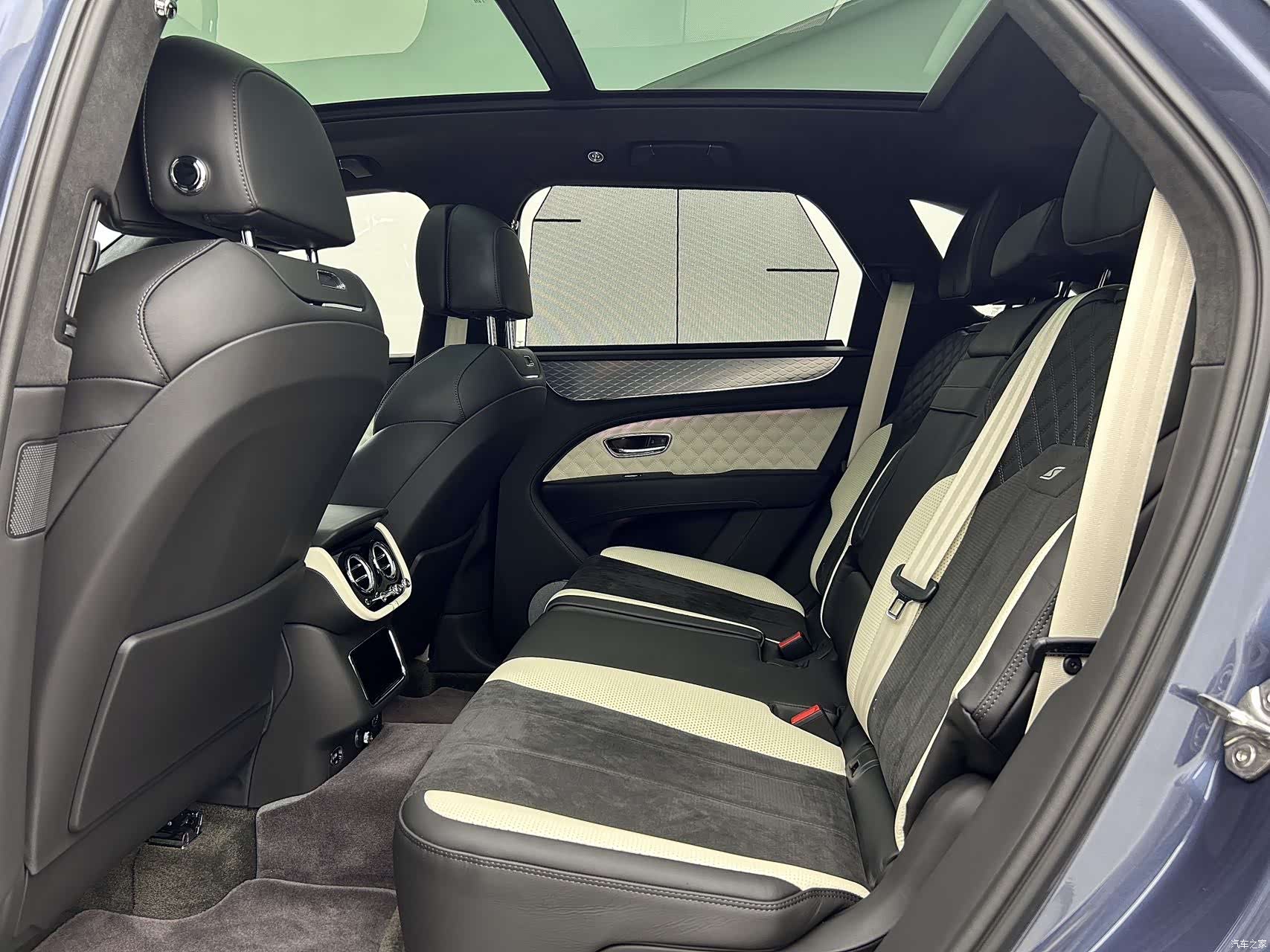Bentley Bentayga, 2023 8