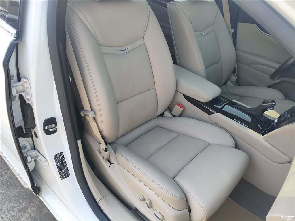Cadillac XTS, 2015 25