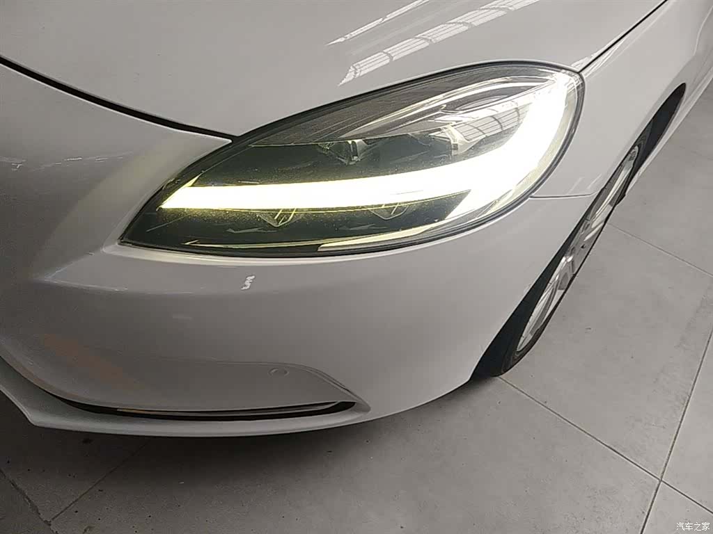 Volvo V40, 2019 24